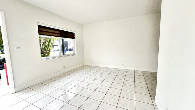 3251 SW 23rd Ter in Miami, FL - Building Photo - Building Photo