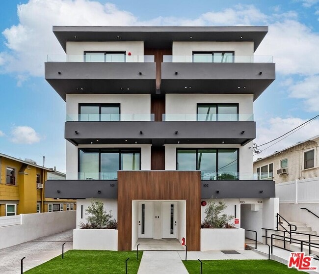 1436 Edgecliffe Dr in Los Angeles, CA - Building Photo - Building Photo