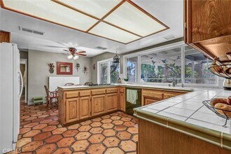 10417 Laramie Ave, Unit 109 in Los Angeles, CA - Building Photo - Building Photo