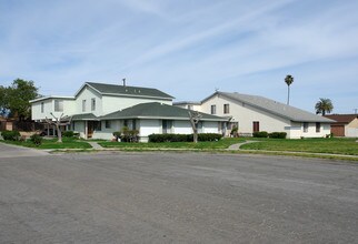 Manzanita Apartments in Oxnard, CA - Building Photo - Building Photo