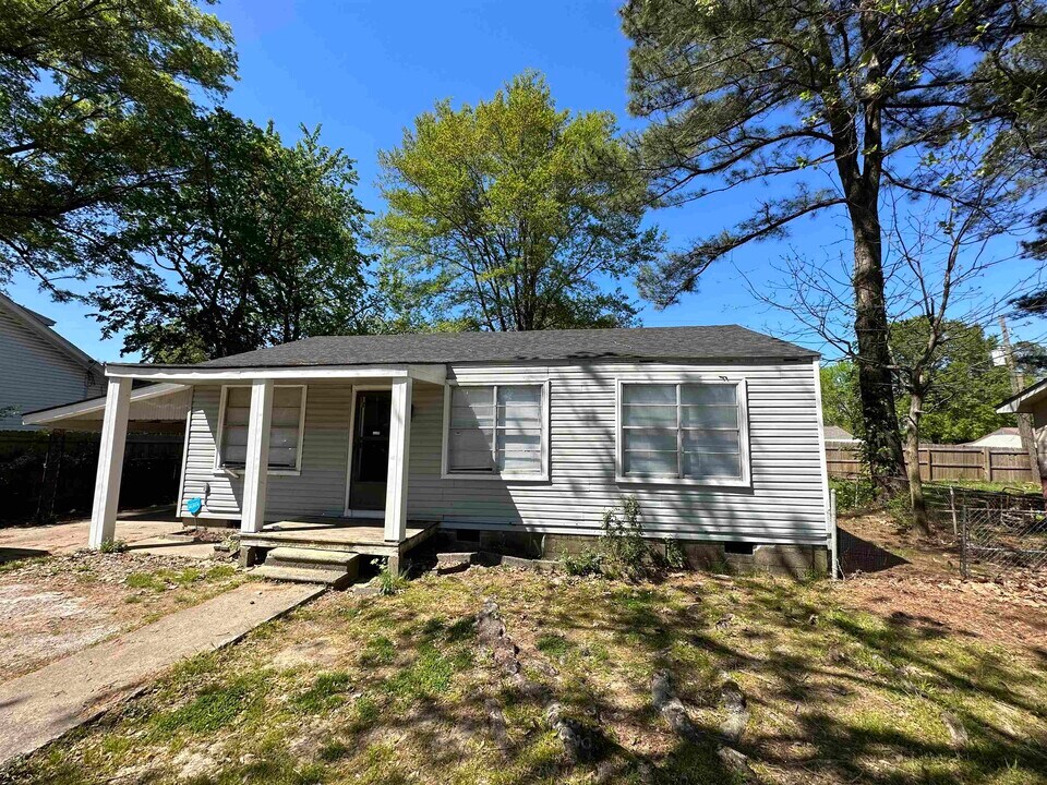 107 Roosevelt Rd Photo