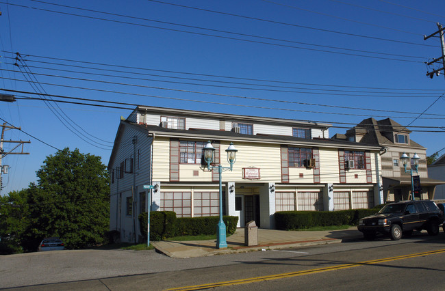 Perrysville Colonial House in Pittsburgh, PA - Building Photo - Building Photo