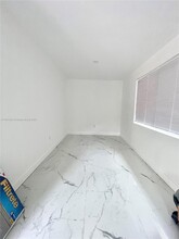 18500 NE 1st Ct, Unit 2 in Miami, FL - Building Photo - Building Photo