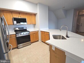 13377 Connor Dr in Centreville, VA - Building Photo - Building Photo