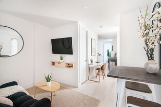 515 W 48th St, Unit FL3-ID1045421P in New York, NY - Building Photo - Building Photo