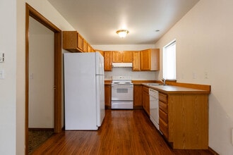1608 N Brook Ct in Ellensburg, WA - Foto de edificio - Building Photo