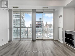 126 Simcoe St in Toronto, ON - Building Photo - Building Photo