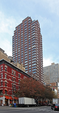 45 W 67th St in New York, NY - Foto de edificio - Building Photo