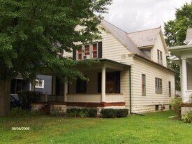 823 N Cooper St in Peoria, IL - Building Photo