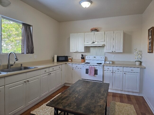 83 Anuenue St