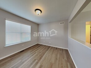 318 Whitmore Trl in McHenry, IL - Building Photo - Building Photo