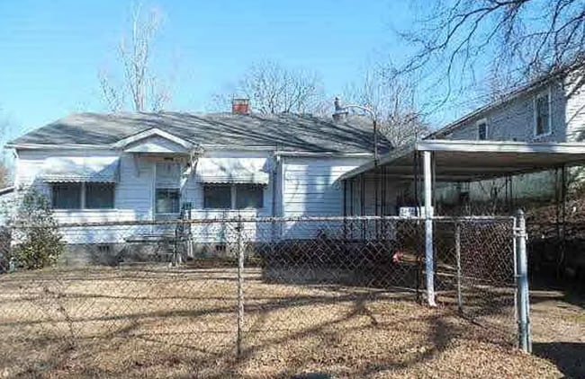 property at 2427 Walnut Ave
