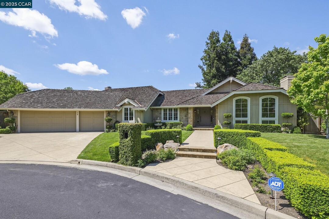 18 Emmons Canyon Ct in Alamo, CA - Building Photo