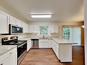 102 Lake Bridge Ct in Knightdale, NC - Building Photo - Building Photo