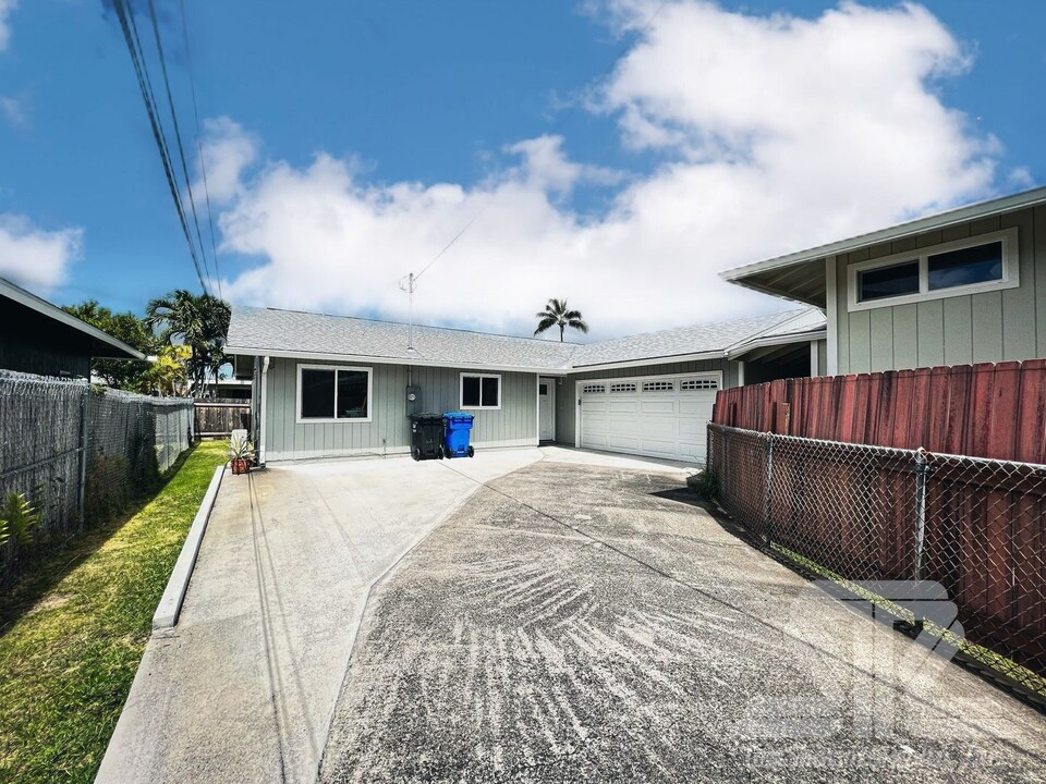 401 Kawainui St in Kailua, HI - Building Photo