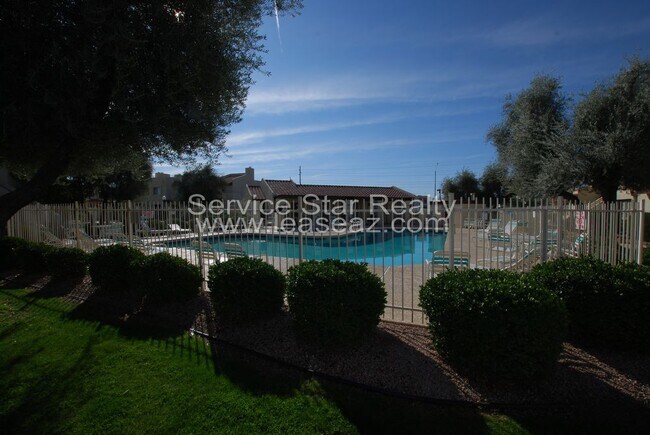 2020 W Union Hills Dr-Unit -256 in Phoenix, AZ - Building Photo - Building Photo
