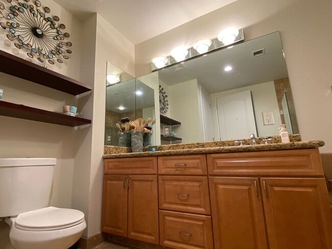 2260 Village Walk Dr in Henderson, NV - Building Photo - Building Photo