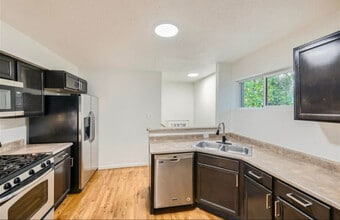 668 S Lowell Blvd in Denver, CO - Foto de edificio - Building Photo