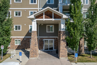 102 Cranberry Pike SE in Calgary, AB - Building Photo - Building Photo