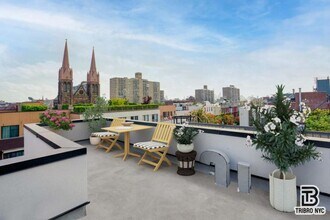 141 Meserole St in Brooklyn, NY - Building Photo - Building Photo