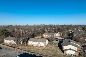Country Place Apartments in Richmond, VA - Building Photo - Building Photo