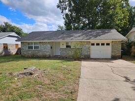 1116 Sequoyah Trail in Norman, OK - Building Photo