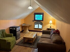 621 Grant St in Traverse City, MI - Building Photo