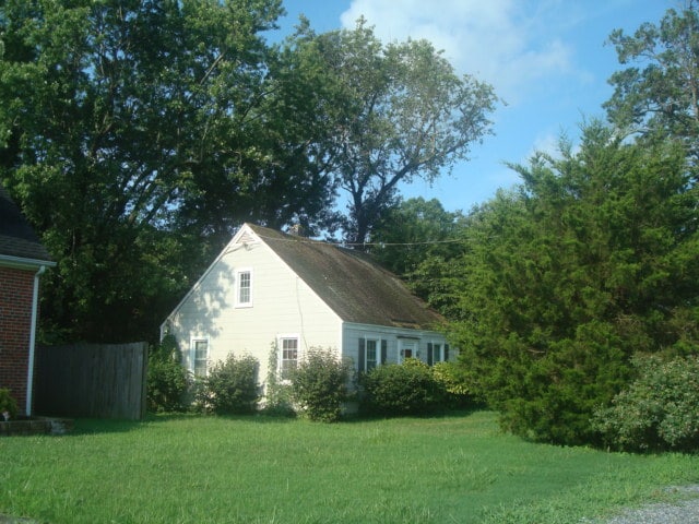 33 Claybrook Ave in Kilmarnock, VA - Building Photo - Building Photo