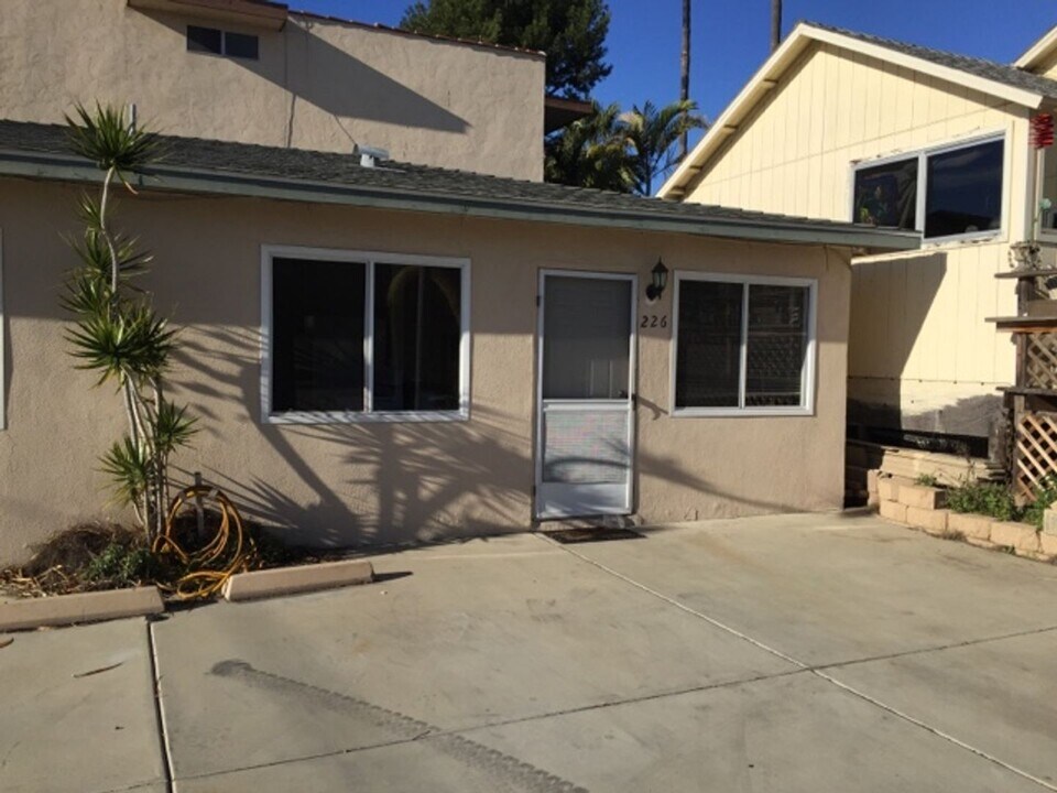 226 Liverpool Dr in Encinitas, CA - Building Photo