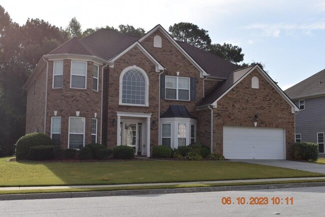 property at 2689 Heritage Oaks Cir