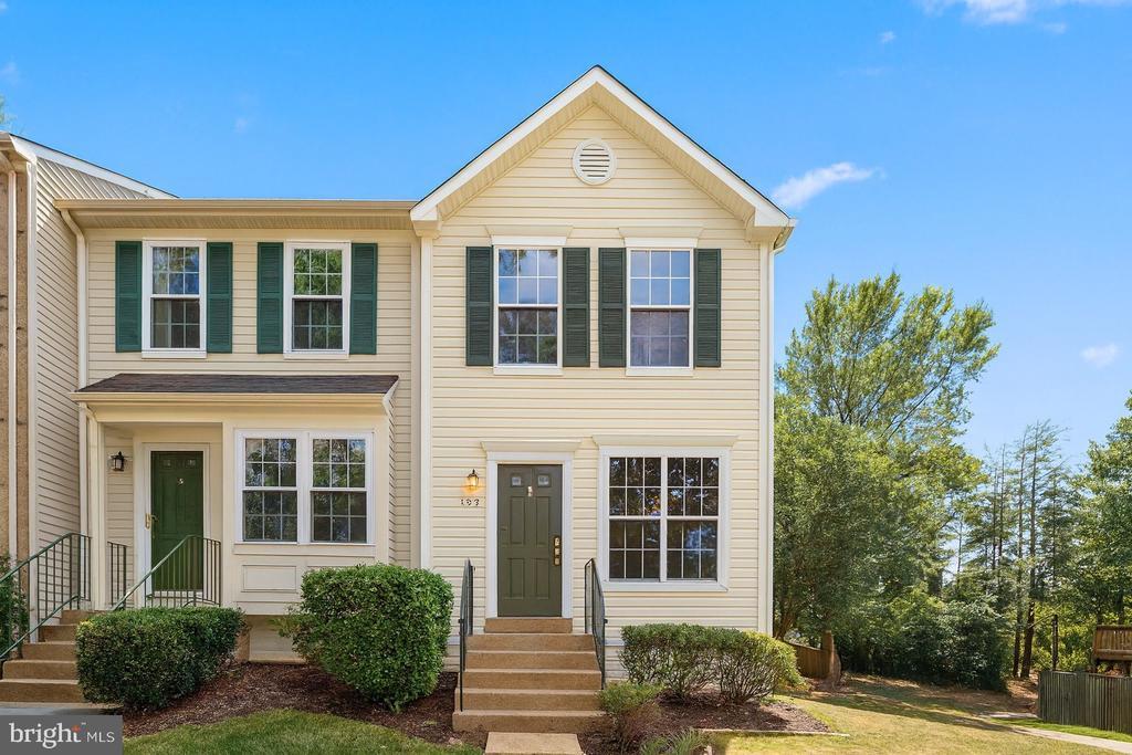 5678 White Dove Ln in Clifton, VA - Building Photo