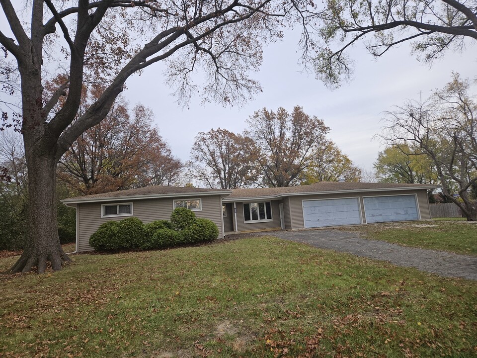 4N055 Robbie Ln in Addison, IL - Foto de edificio