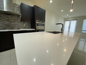 6415 NW 102nd Path in Doral, FL - Building Photo - Building Photo