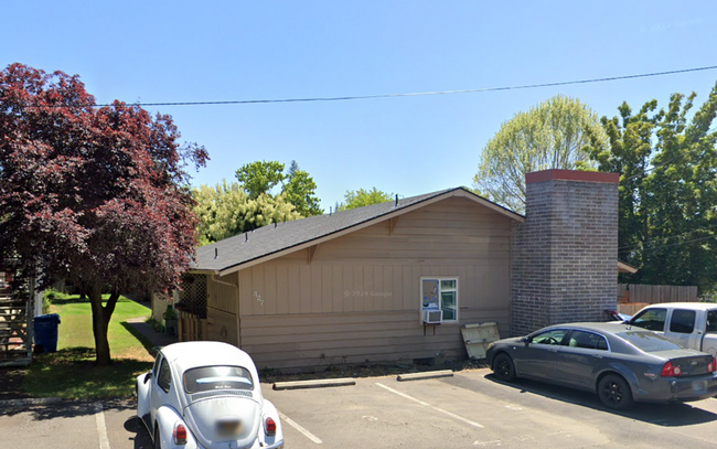 323 S Shasta Ave in Eagle Point, OR - Building Photo - Building Photo
