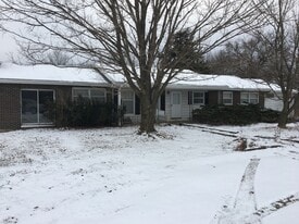 5210 E St Charles Rd in Columbia, MO - Building Photo