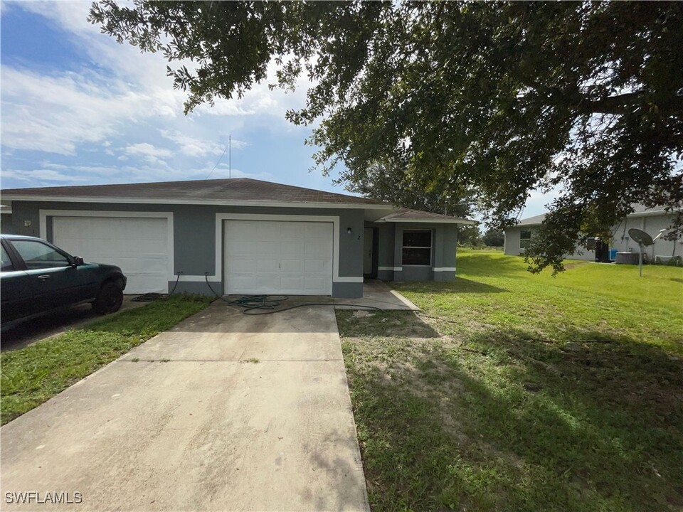 1131 Edgerton Ave in Lehigh Acres, FL - Building Photo