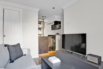 229 1st Ave, Unit 3B in New York, NY - Building Photo - Building Photo