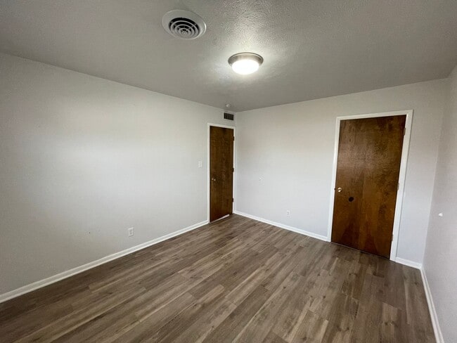 900 N 10th St in Norfolk, NE - Building Photo - Building Photo