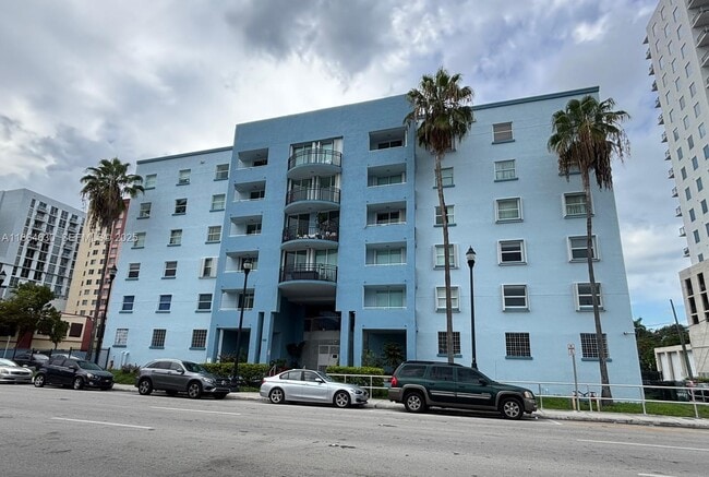 501 SW 1st St in Miami, FL - Building Photo - Building Photo