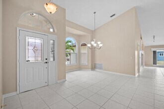 5777 NW Eskimo Cir in Port St. Lucie, FL - Building Photo - Building Photo