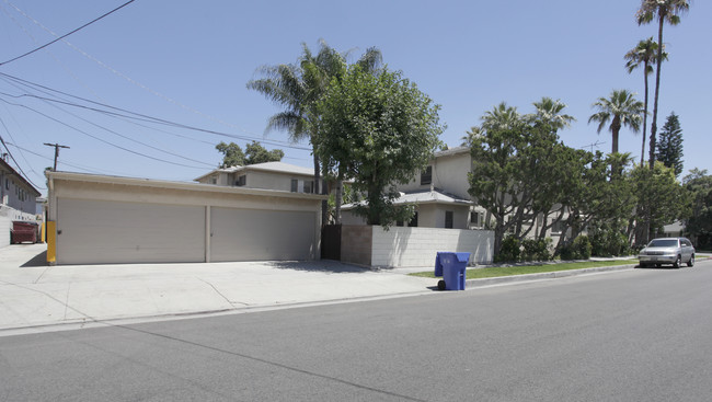 5501-5505 Radford Ave in Valley Village, CA - Building Photo - Building Photo