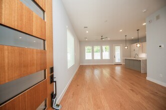 1860 W Tidwell Rd in Houston, TX - Building Photo - Building Photo
