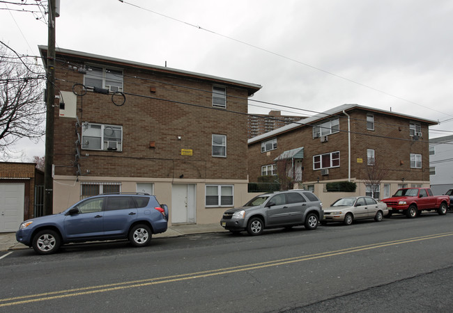 5800 Broadway in West New York, NJ - Building Photo - Building Photo