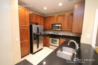 2460 Grand Central Pkwy-Unit -#13 in Orlando, FL - Building Photo - Building Photo