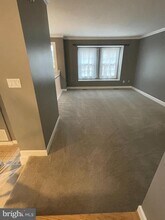 8012 Merry Oaks Ct in Vienna, VA - Building Photo - Building Photo