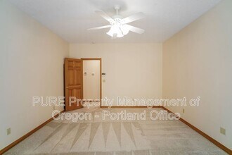 14020 SW 158th Terrace in Portland, OR - Building Photo - Building Photo