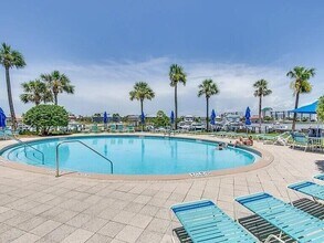 725 Gulf Shore Dr in Destin, FL - Foto de edificio - Building Photo