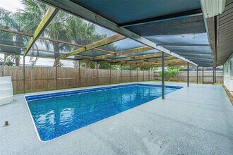 6321 Spanish Main Dr in Apollo Beach, FL - Building Photo - Building Photo