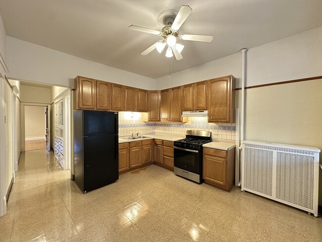 2116 W Concord Pl in Chicago, IL - Building Photo - Building Photo