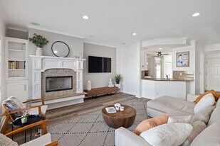 231 Aviation Pl in Manhattan Beach, CA - Building Photo